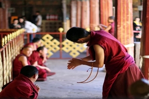 10 Cultural Taboos to Observe: Avoiding Disrespectful Behaviors in Tibetan Monasteries