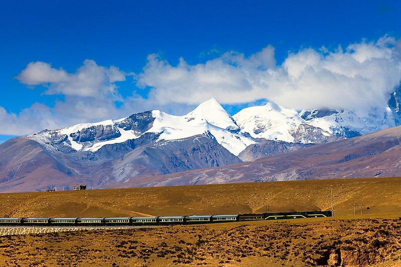 Mount Nyenchen Tanglha