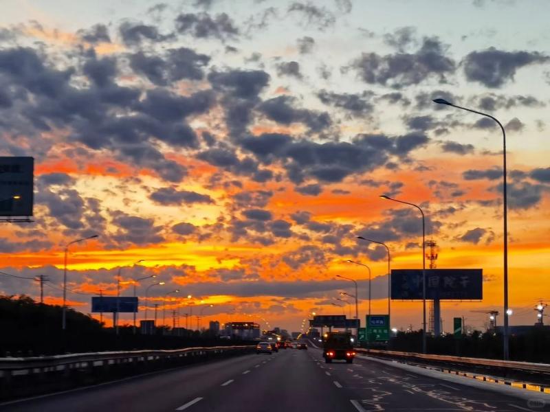 Experiencing the “Two Sunsets” and Mysterious Time Difference in XinJiang