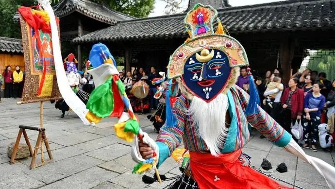 Encountering Life in Tibet: A Journey into the Everyday