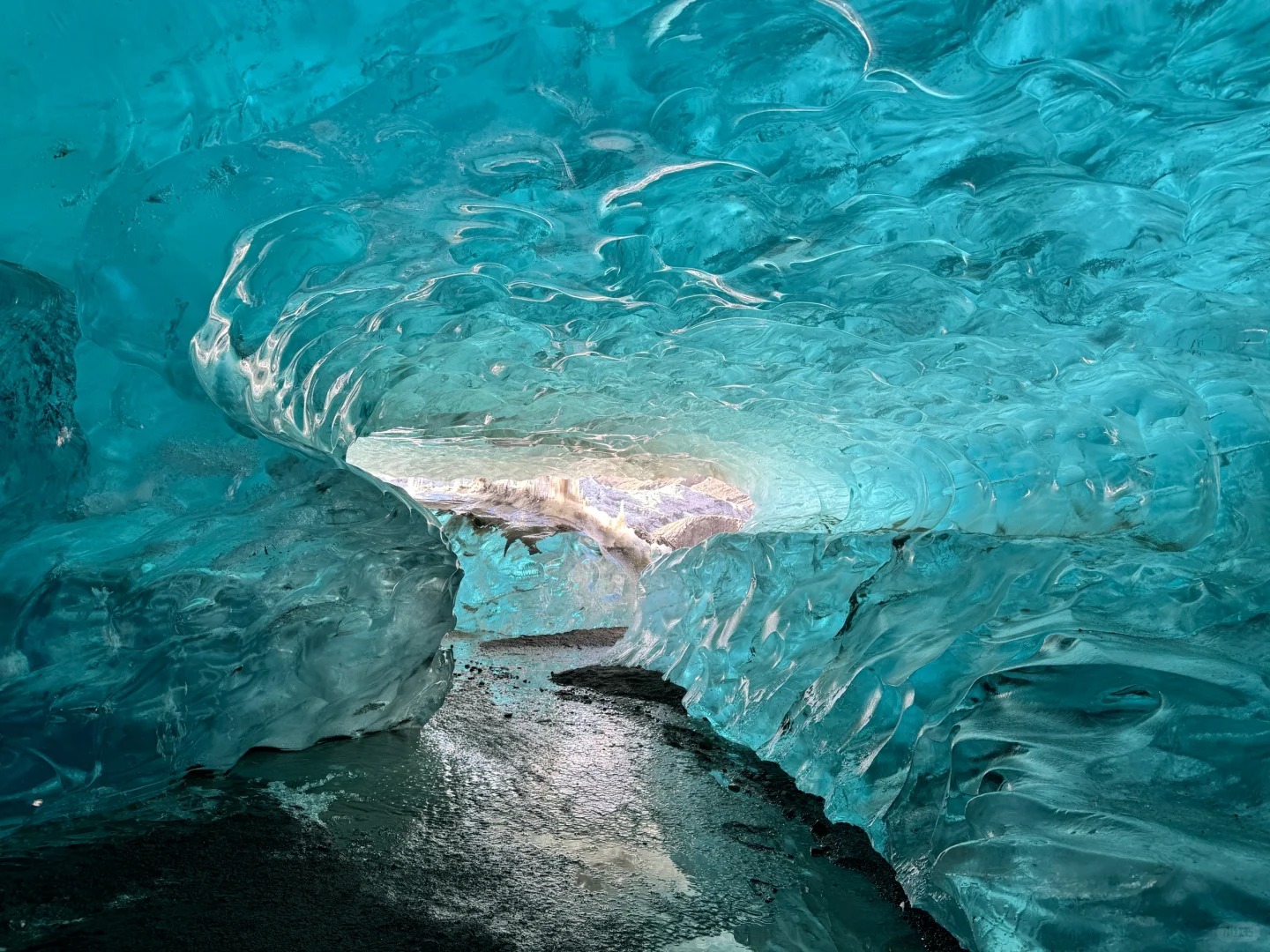 🌸 Spring in Tibet — Peach Blossoms & Blue Ice Cave Adventure!