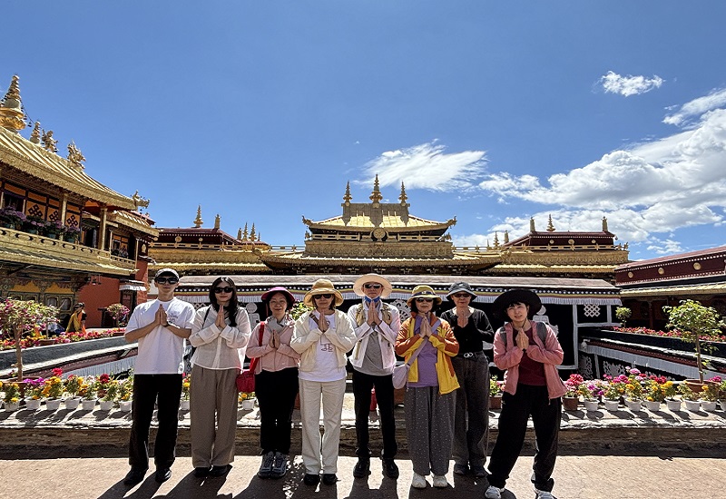 Jokhang Temple Tourists